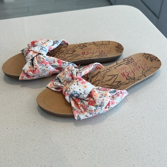 Blowfish Floral Sandals - Girls 5 - Picture 2 of 6